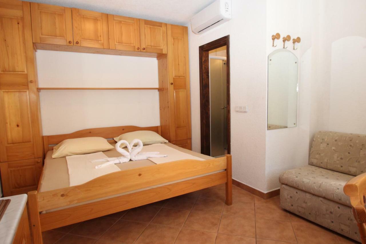 Appartments Mali Raj Врсар Экстерьер фото